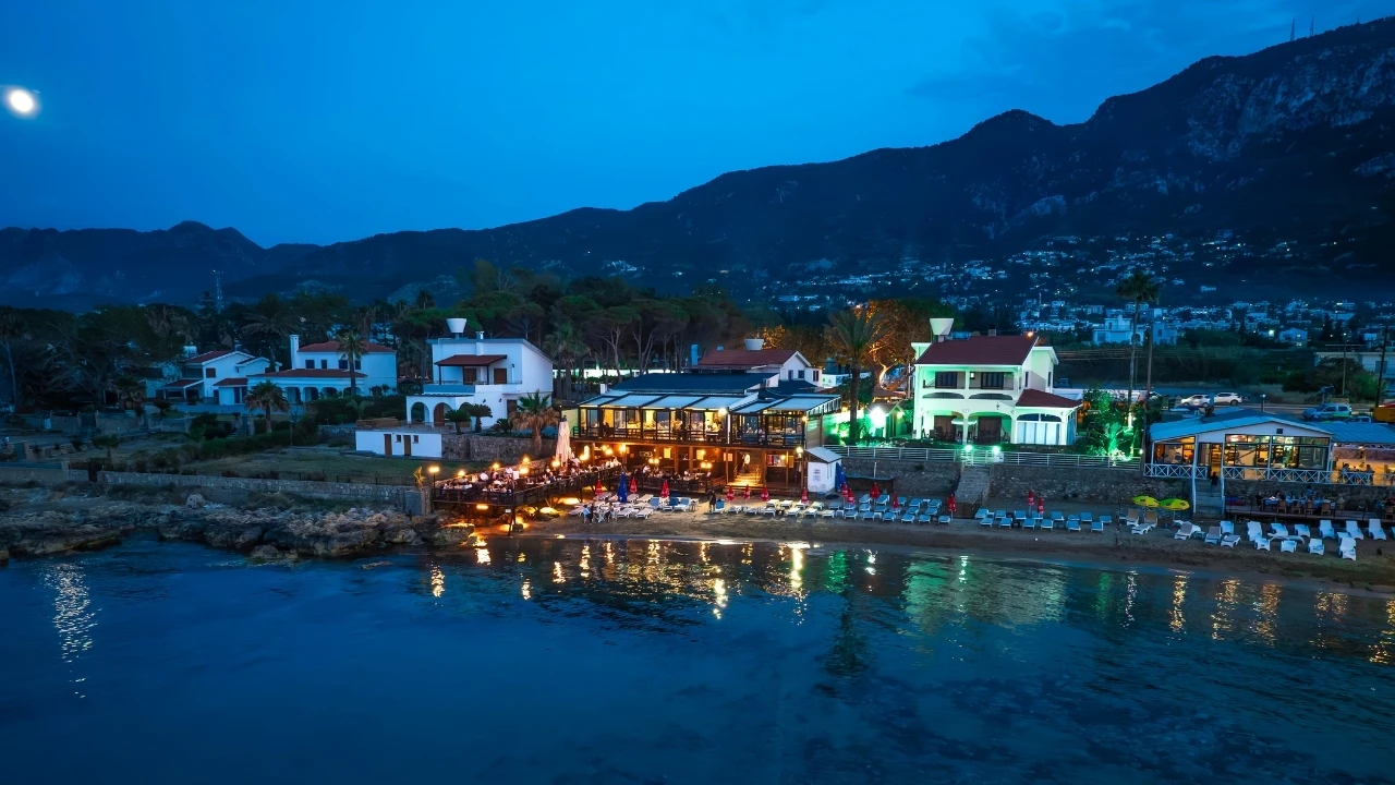 Lapta Gün Batımının En Yakın Tanığı: Driftwood